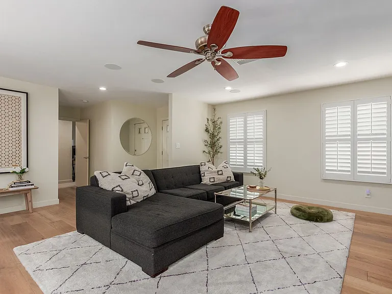 3160 E Hazelwood St — Photo 31