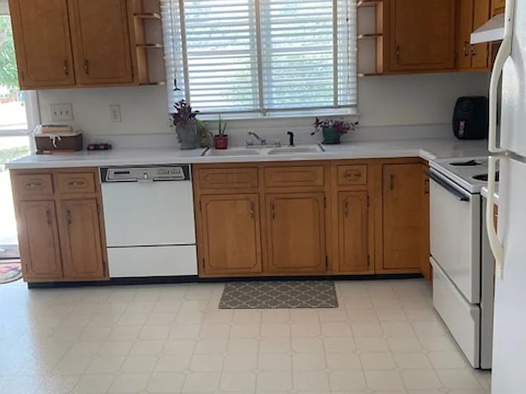 2808 Milford Ave — Photo 6