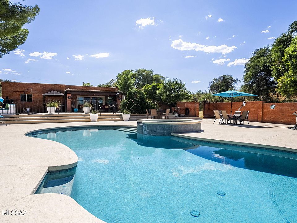 1st image of 1672 W Camino Campestre Dr