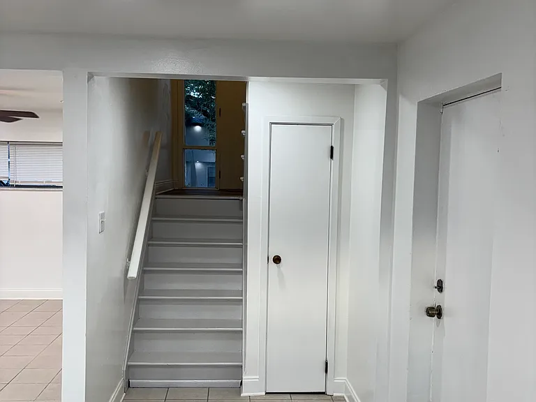 210 Appletree Ln — Photo 26