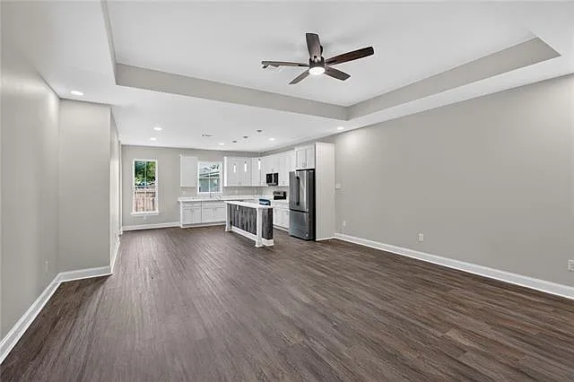 3 bed, 2.0 bath, 1405 sqft, $1,900 — Photo 3