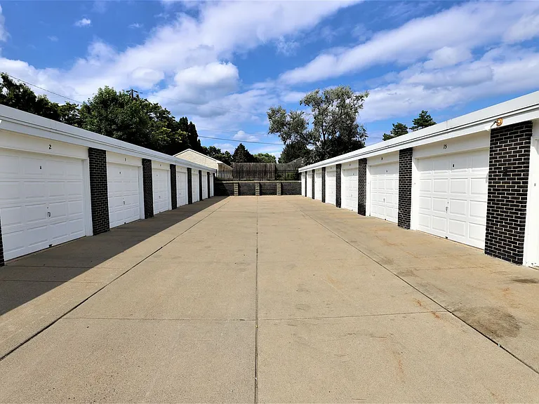 4000 Hazelton Rd — Photo 4