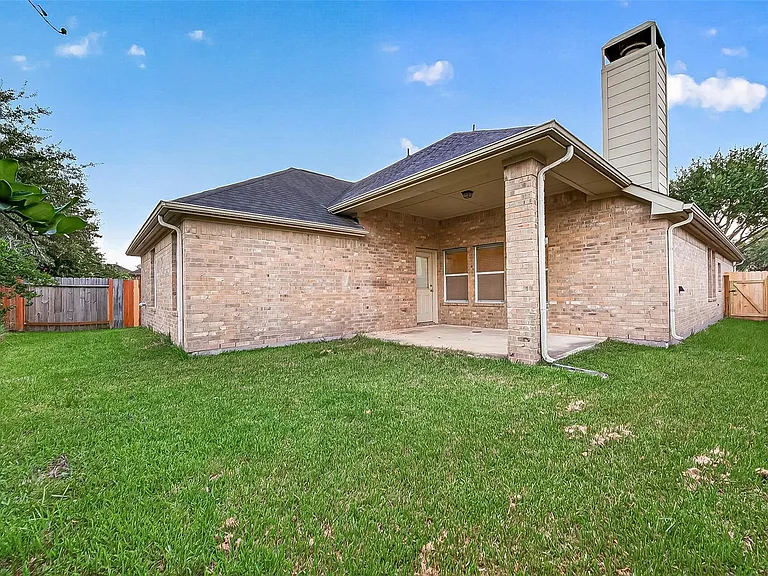 28207 Chalet Park Dr — Photo 38