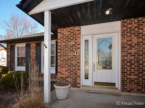 2nd image of 575 Parkside Ct