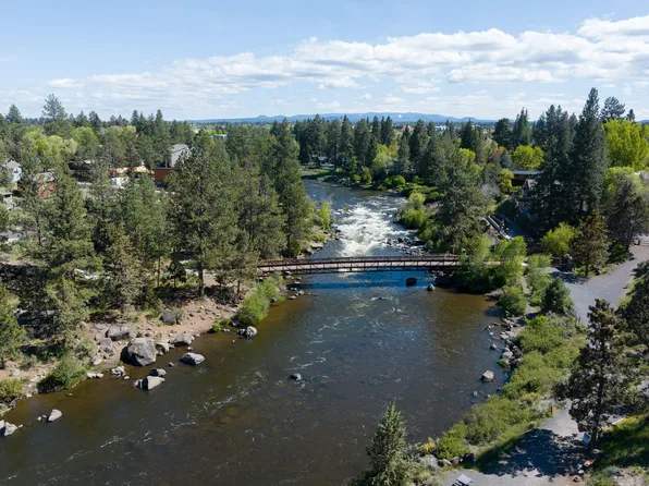 1565 NW Wall St #136137, Bend, OR 97703