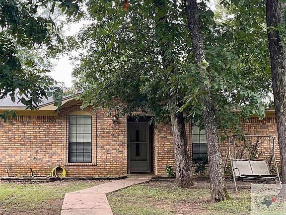 2nd image of 1400 Commanche Cir