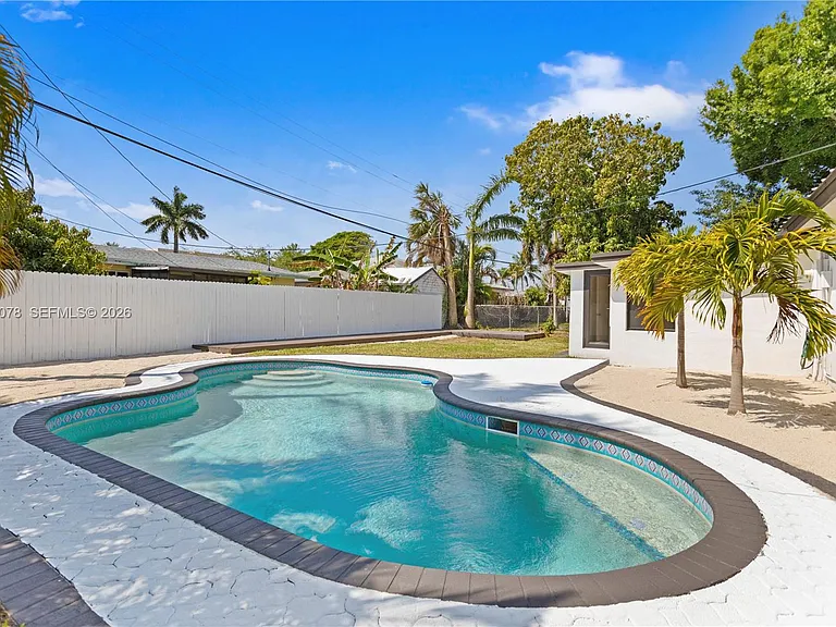 1524 SW 32nd Ct — Photo 37