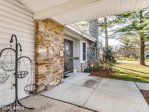 Private Patio Between House & Garage