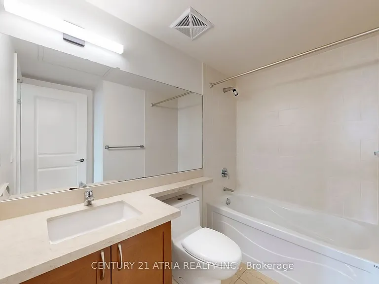 57 Upper Duke Cres #311D — Photo 30