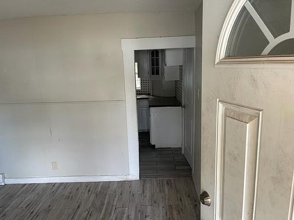 2nd image of 2404 Vermont St