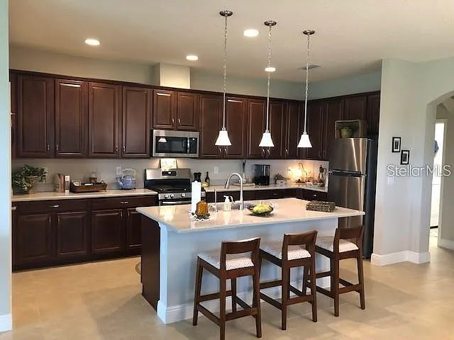 4 bed, 3.0 bath, 2074 sqft, $2,800 — Photo 4