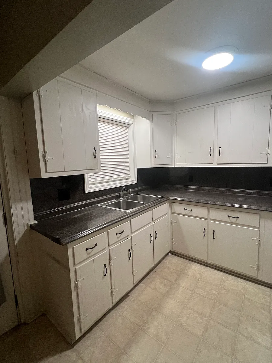 Building Photo - 598 Pine St #1