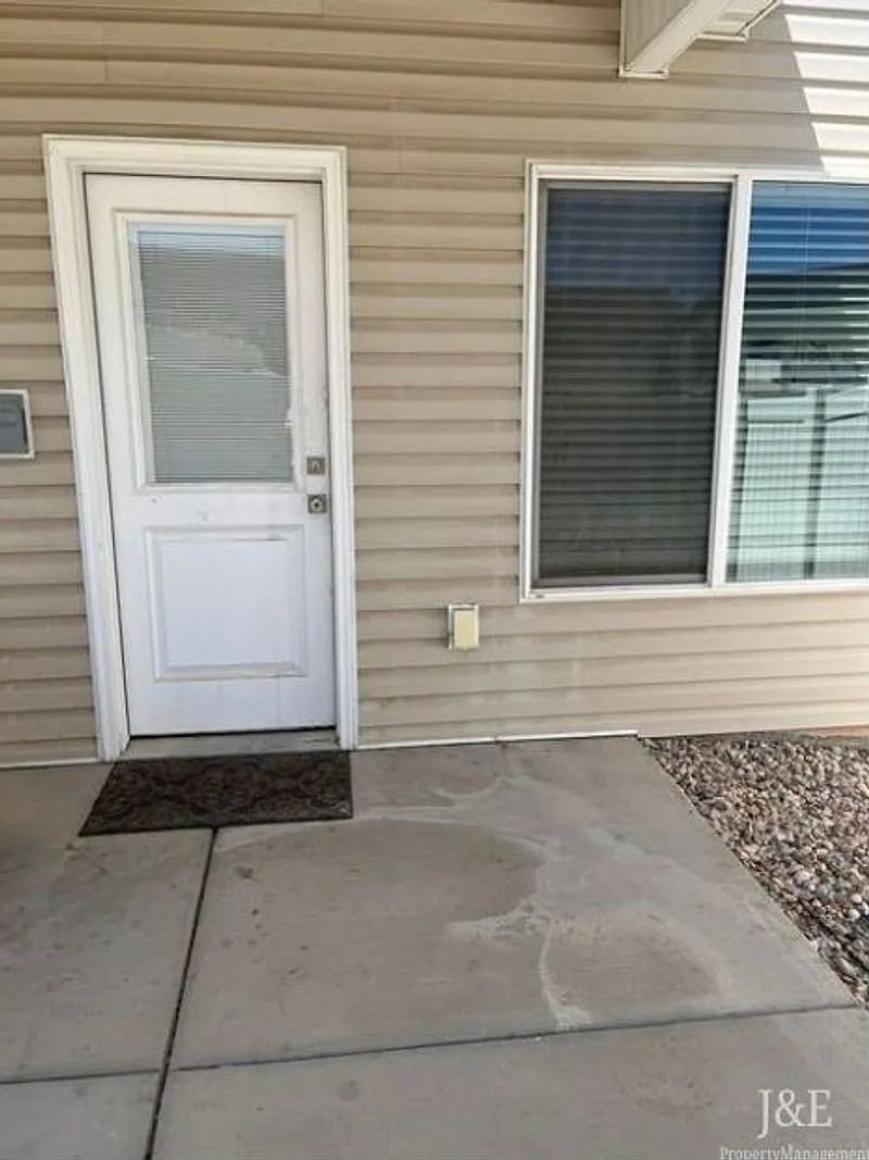 3 Bedroom 2.5 Home on The North End of Cedar City — Photo 3