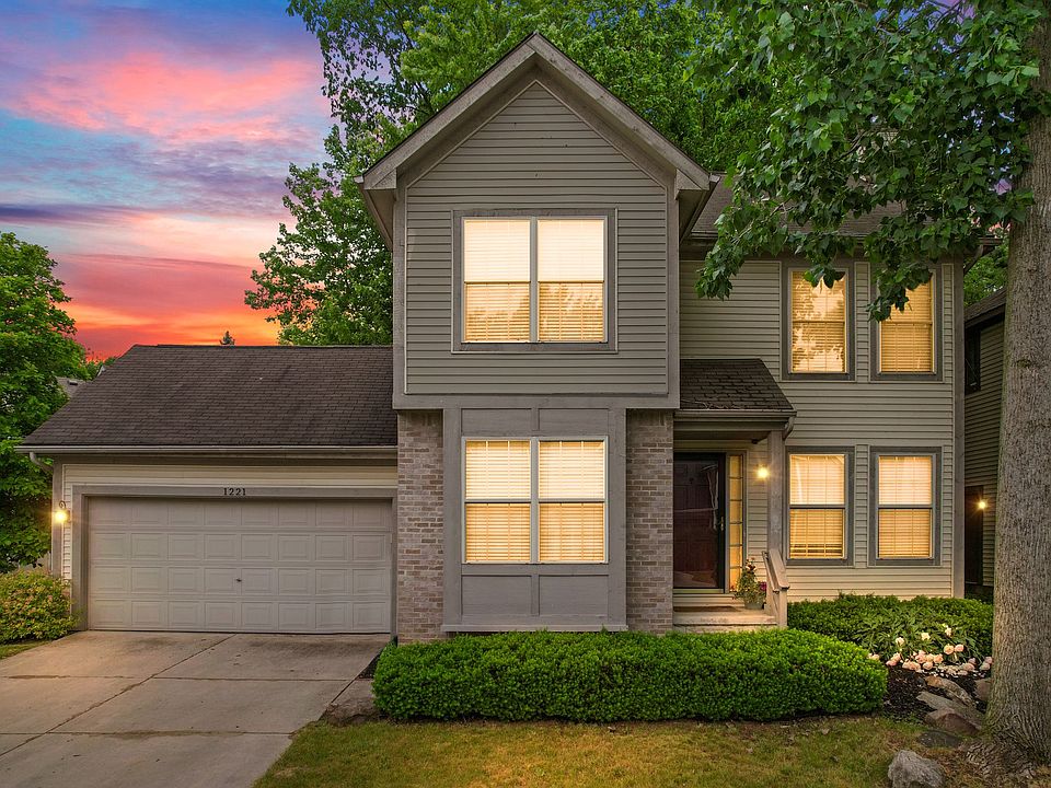 1st image of 1221 Larch Pl