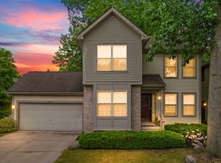 1221 Larch Pl, Waterford, MI 48328