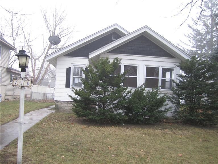 1st image of 719 11th St NE