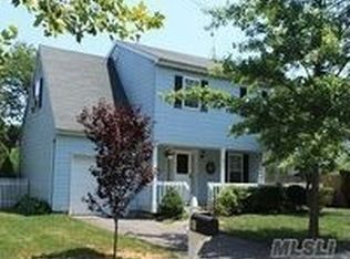 60 Peters Blvd, Central Islip, NY 11722