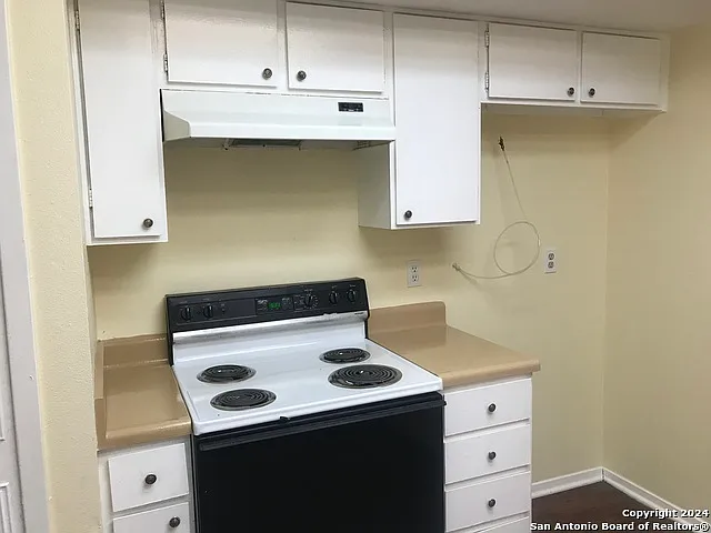 3 bed, 2.0 bath, 1301 sqft, $1,395 — Photo 3