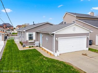 38189 Circle Dr, Harrison Township, MI 48045