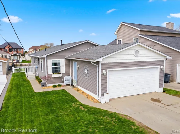 38189 Circle Dr, Harrison Township, MI 48045