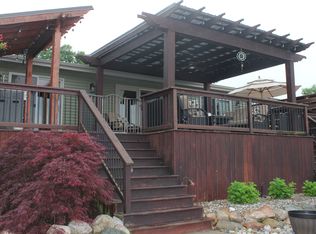 10420 Lake Shore Dr, Fenton, MI