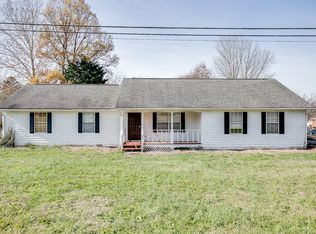 1905 Tomahawk Ln, Cumming, GA 30028