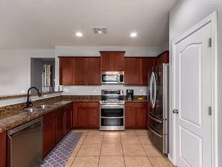 41177 W Lucera Ln — Photo 4