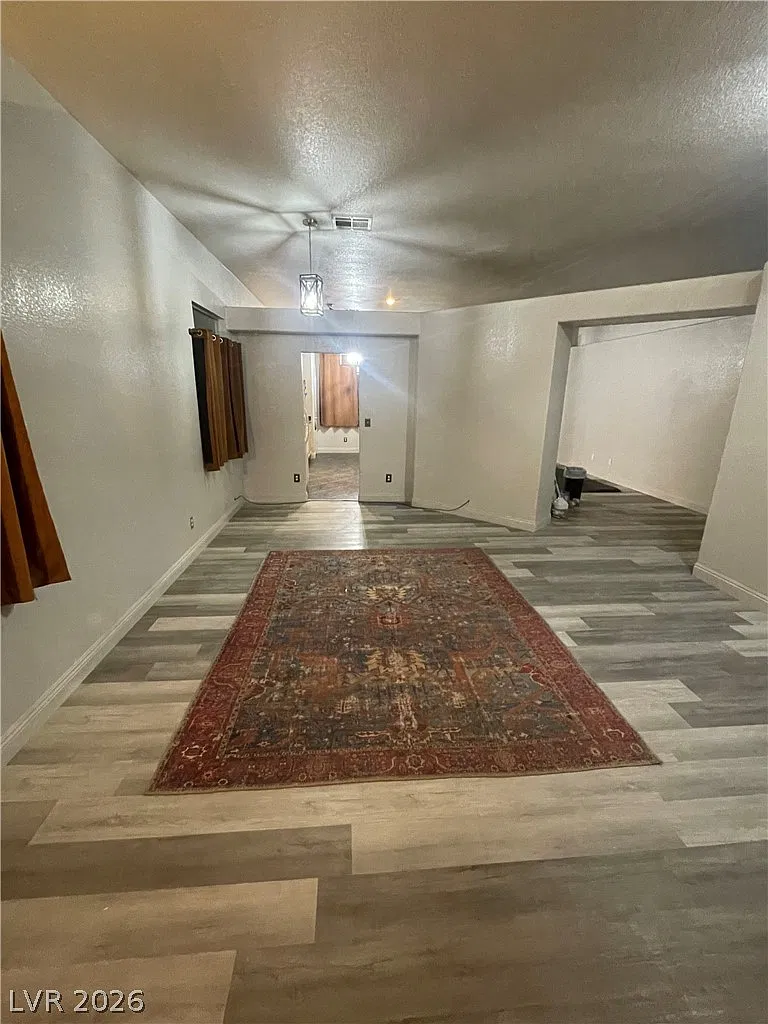 3 bed, 2.0 bath, 1505 sqft, $2,194 — Photo 2