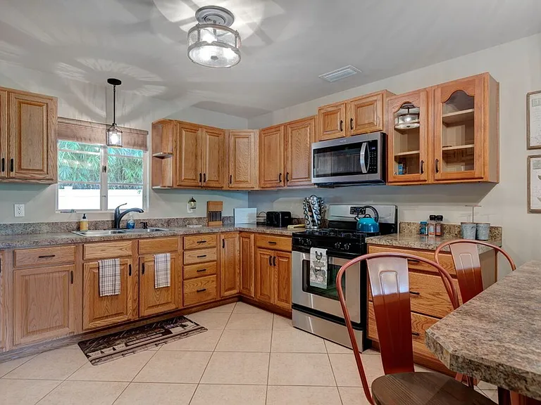 4626 Bigler Ln — Photo 6
