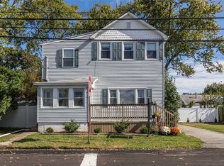 210 S 3rd St, Lindenhurst, NY 11757
