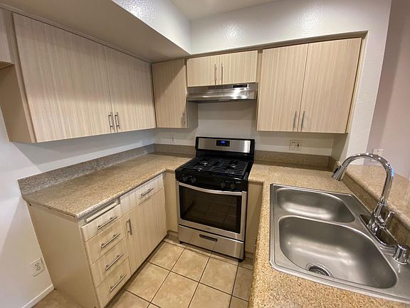3rd image of 615 W Milford St #208