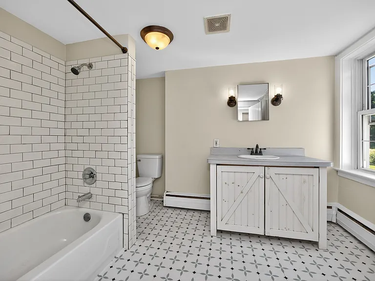488 W Street Rd — Photo 10