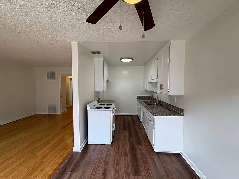 2616-2700 W El Segundo Blvd — Photo 5