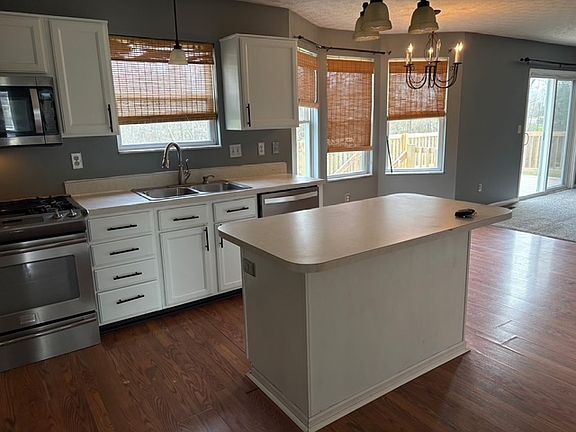 4th image of 108 Clayburn Dr