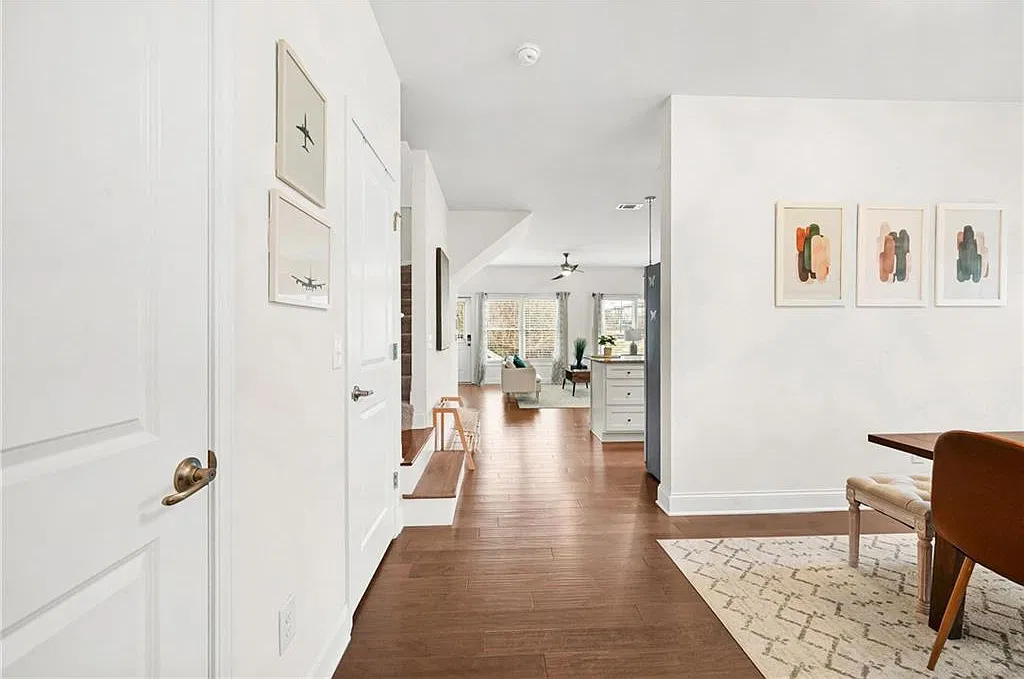 4 bed, 2.5 bath, 1720 sqft, $2,400 — Photo 4