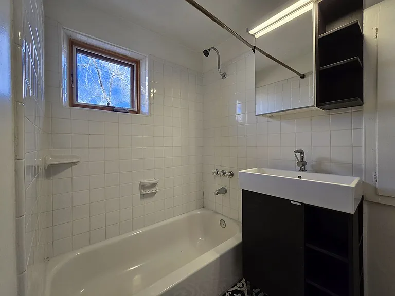 235 Irvine St — Photo 26