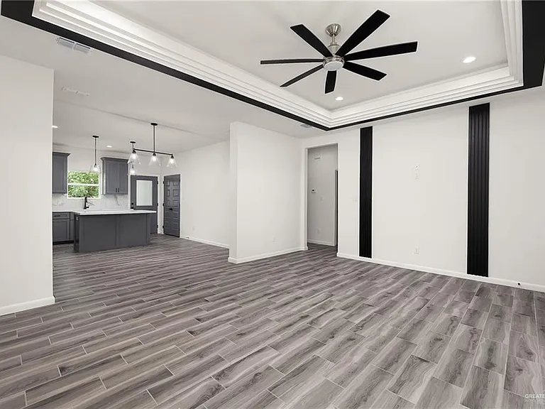 2020 Cedar Ave #B — Photo 5