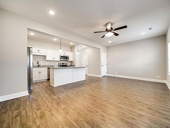 3rd image of 323 Fallon Dr