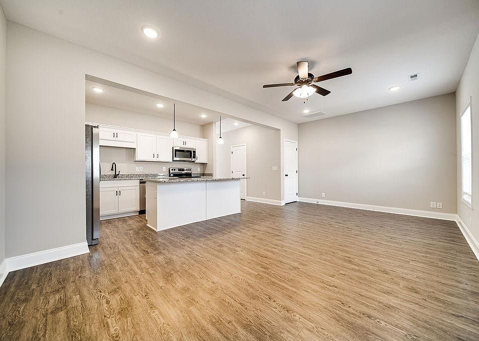 1st image of 301 Fallon Dr