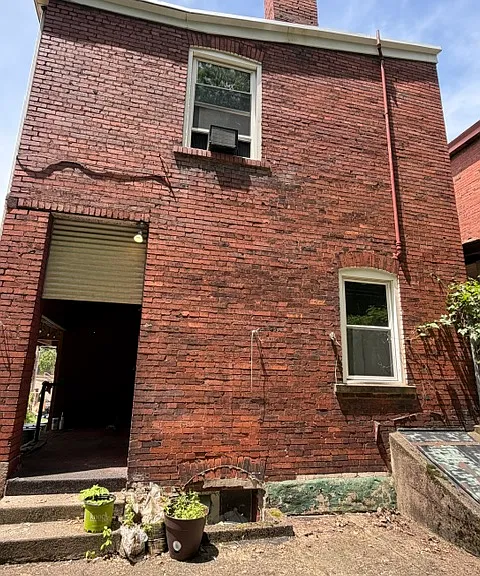 142 Robinson St — Photo 13