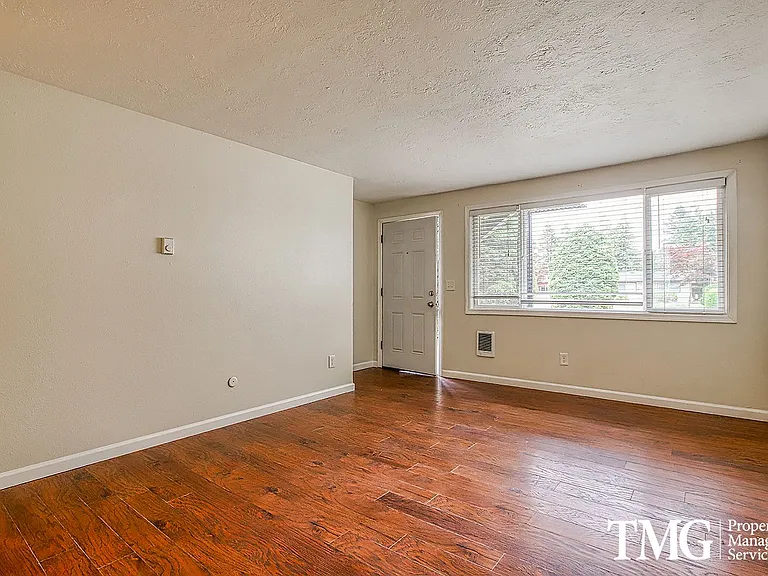 Jackson Court Apartments — Photo 41