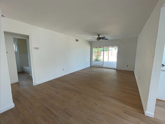 3rd image of 1368 Crownview Dr