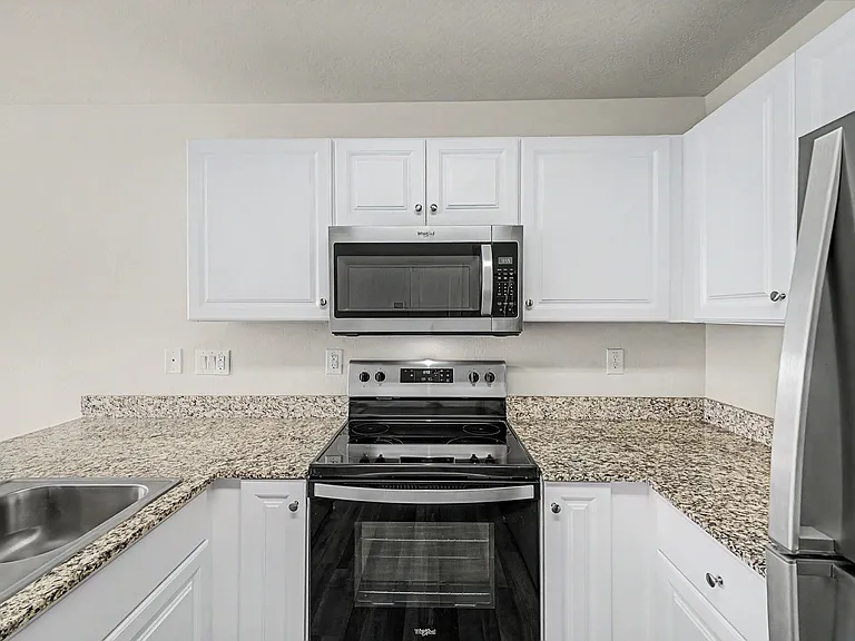 322 E Watson Pl — Photo 14