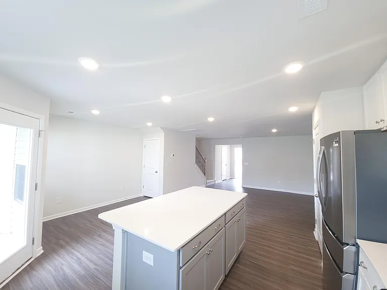543 Brasstown Ct — Photo 2
