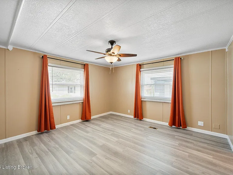 6027 Highliner Dr — Photo 6