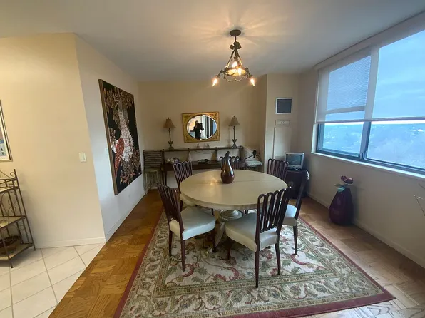 269 Grand Central Pkwy #14L, Floral Park, NY 11005