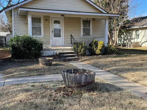 1333 N 4th St, Arkansas City, KS 67005