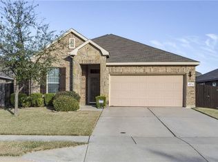 8013 Valley Crest Dr, Fort Worth, TX 76120