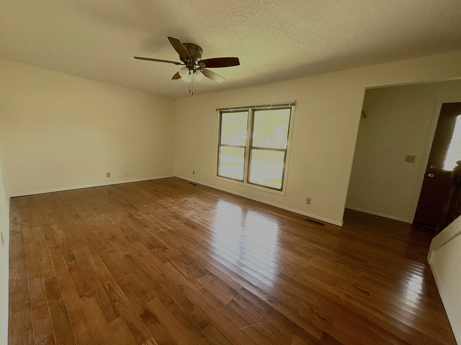 3 bed, 1500 sqft, $1,995 — Photo 3