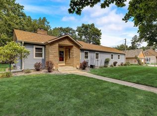 201 2nd St NE, Osseo, MN 55369